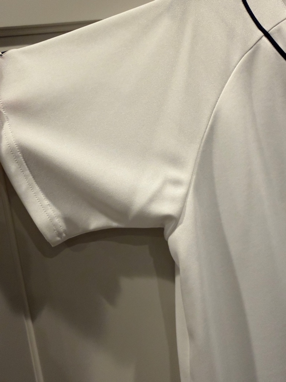 Majestic White Detroit Tigers Baseball Jersey with Navy Detailing - Picture 9 of 10